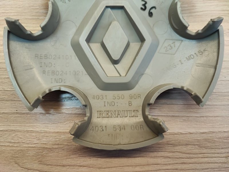 Колпак колеса центральный