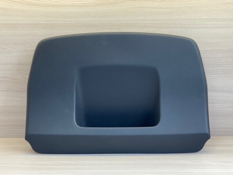 Обшивка двери багажника