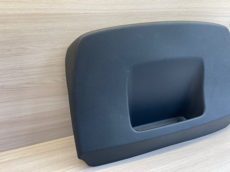 Обшивка двери багажника