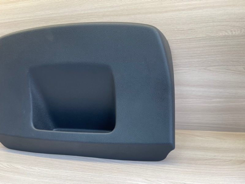 Обшивка двери багажника