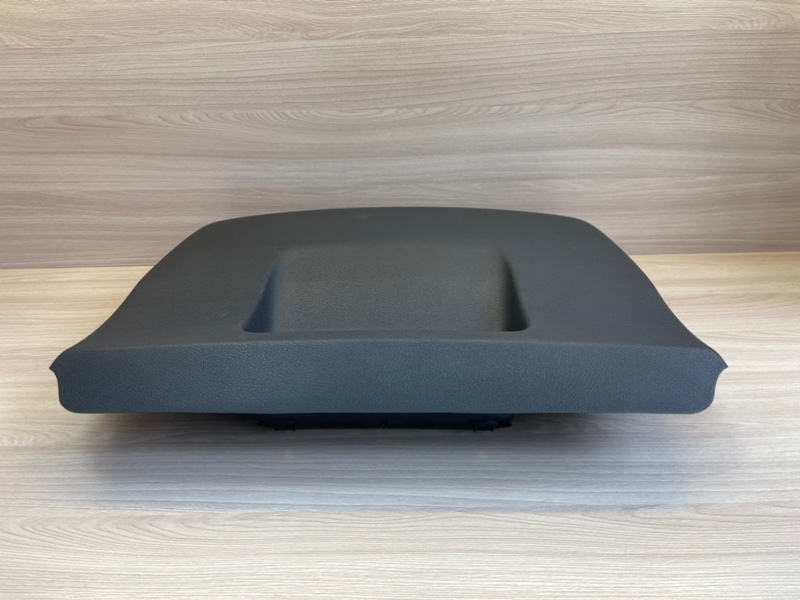 Обшивка двери багажника