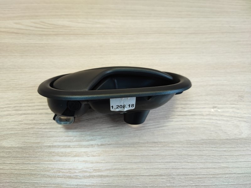 Внутренняя  ручка двери