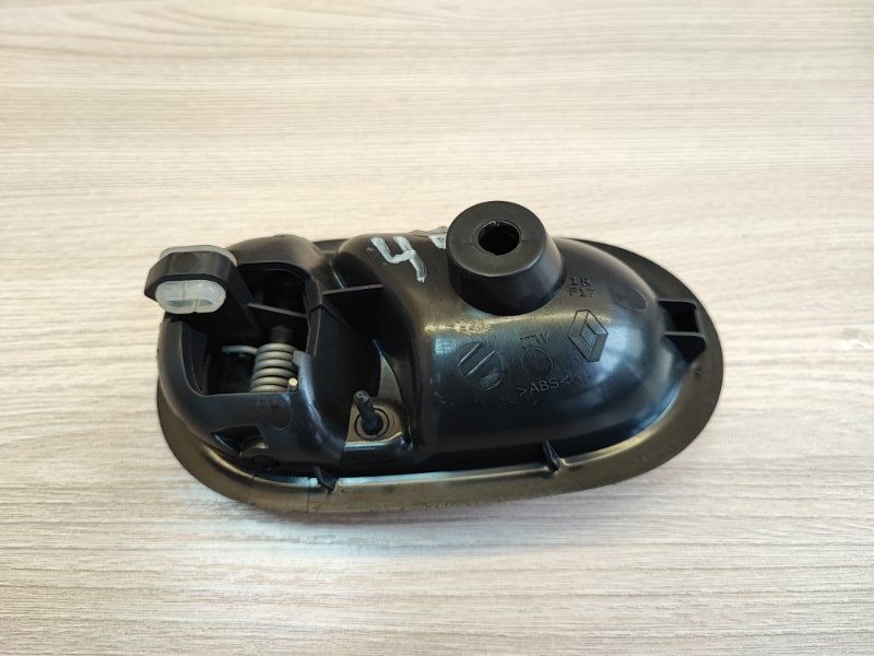 Внутренняя  ручка двери