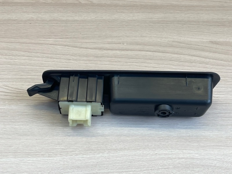 Кнопка стеклоподъемника