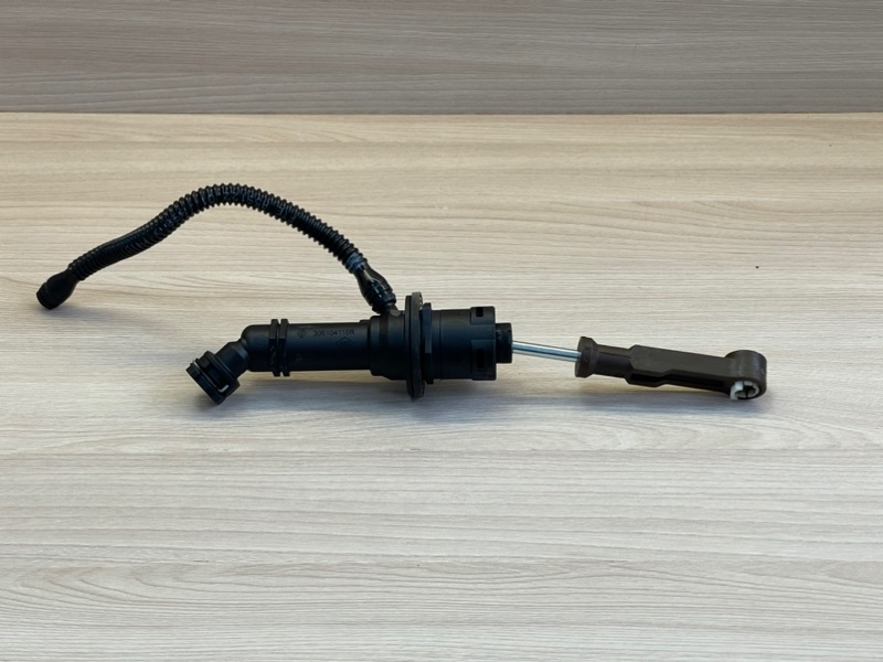 Главный цилиндр сцепления