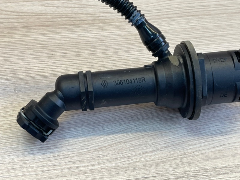 Главный цилиндр сцепления