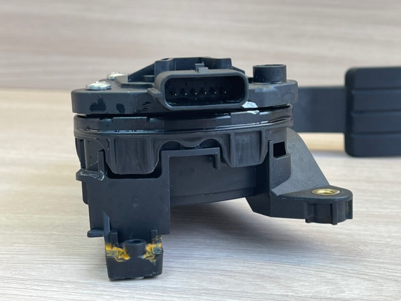 Педаль газа