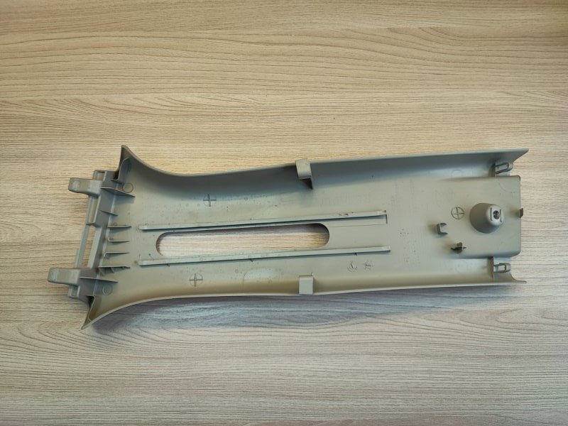 Обшивка средней стойки