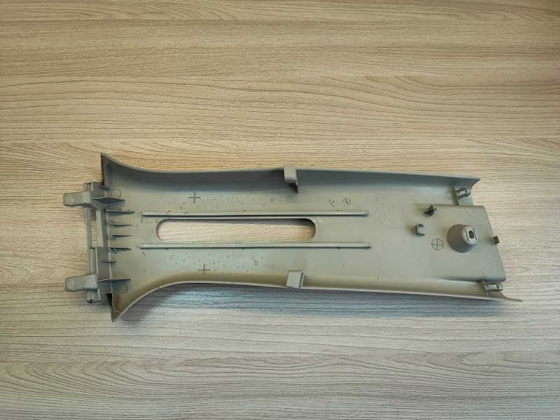 Обшивка средней стойки