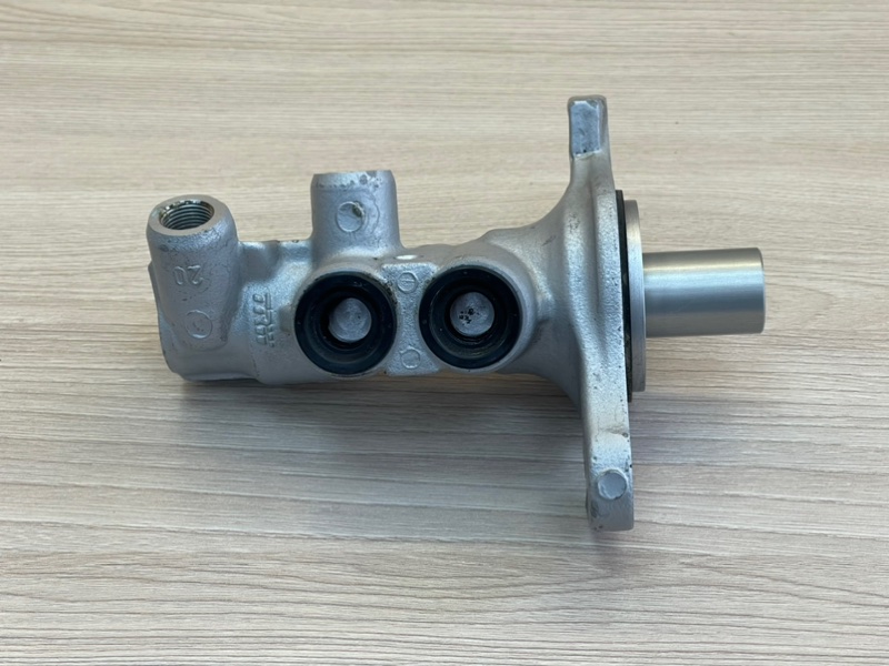 Главный тормозной цилиндр