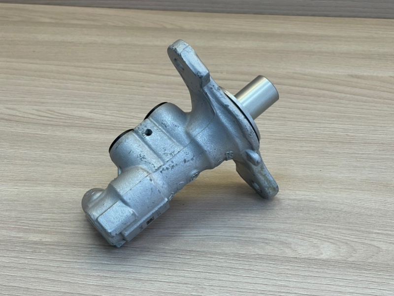 Главный тормозной цилиндр