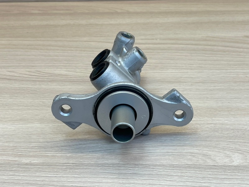 Главный тормозной цилиндр