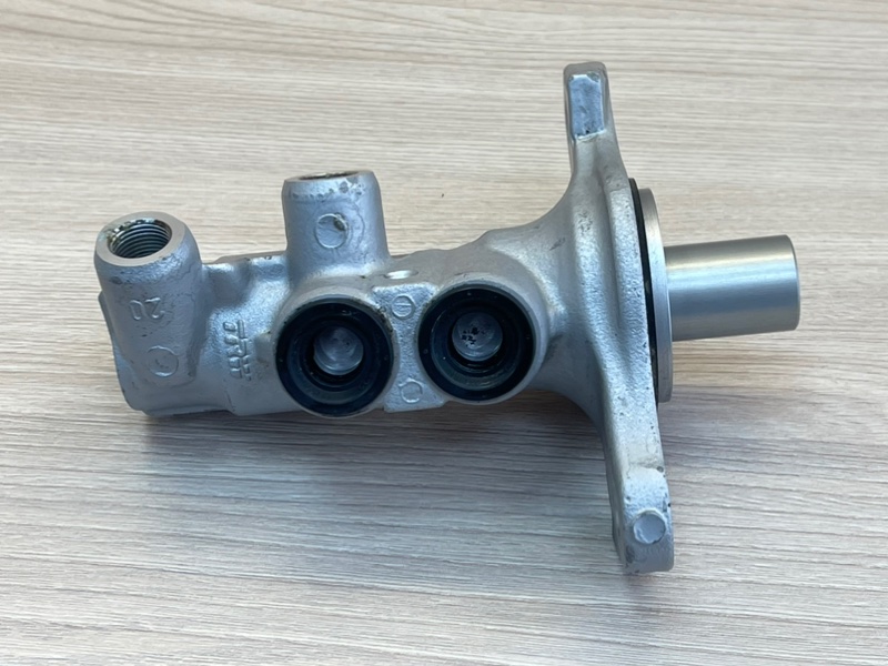 Главный тормозной цилиндр