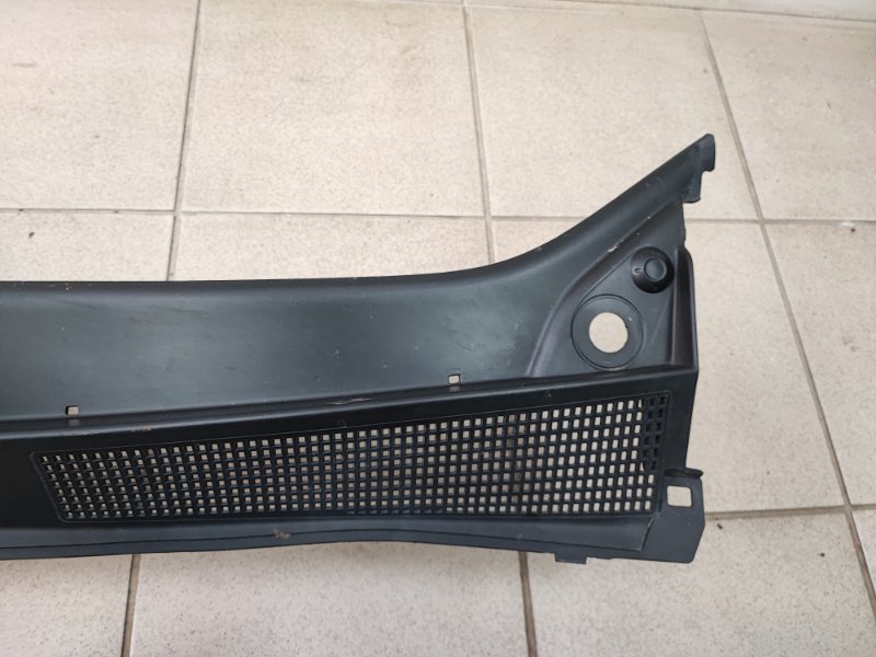 Жабо, водосток лобового стекла