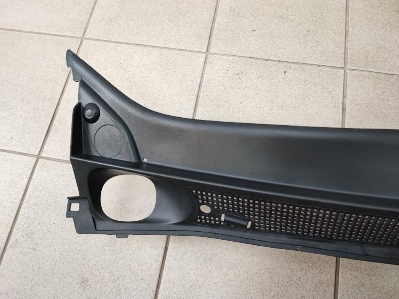 Жабо, водосток лобового стекла