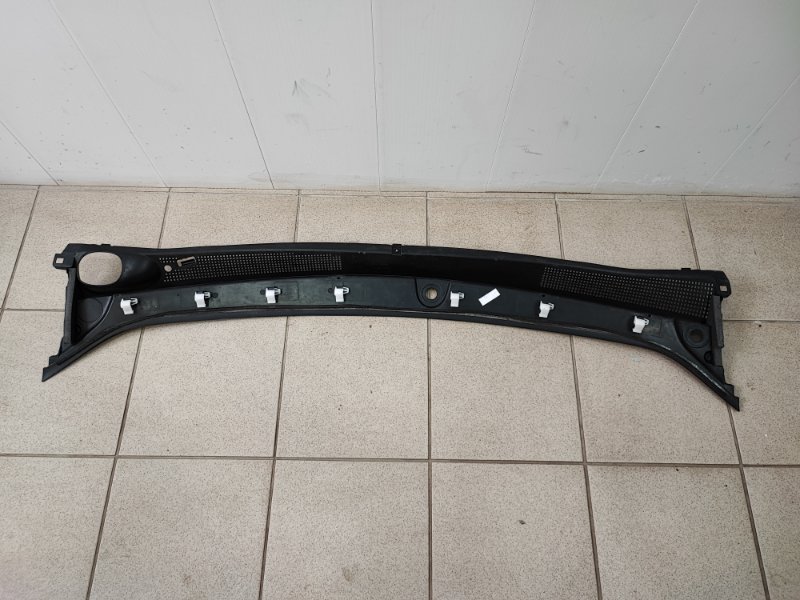 Жабо, водосток лобового стекла