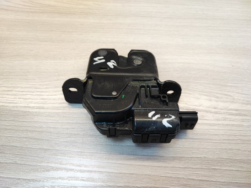 Замок крышки багажника