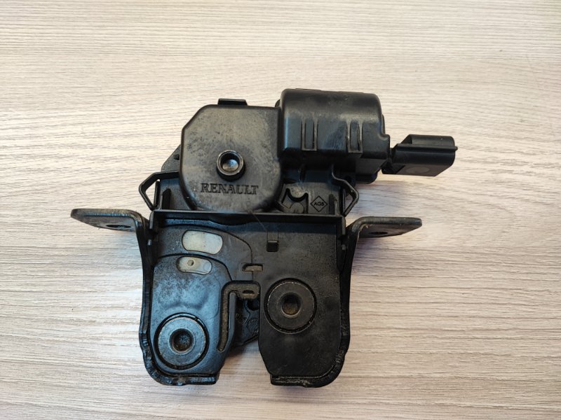 Замок крышки багажника