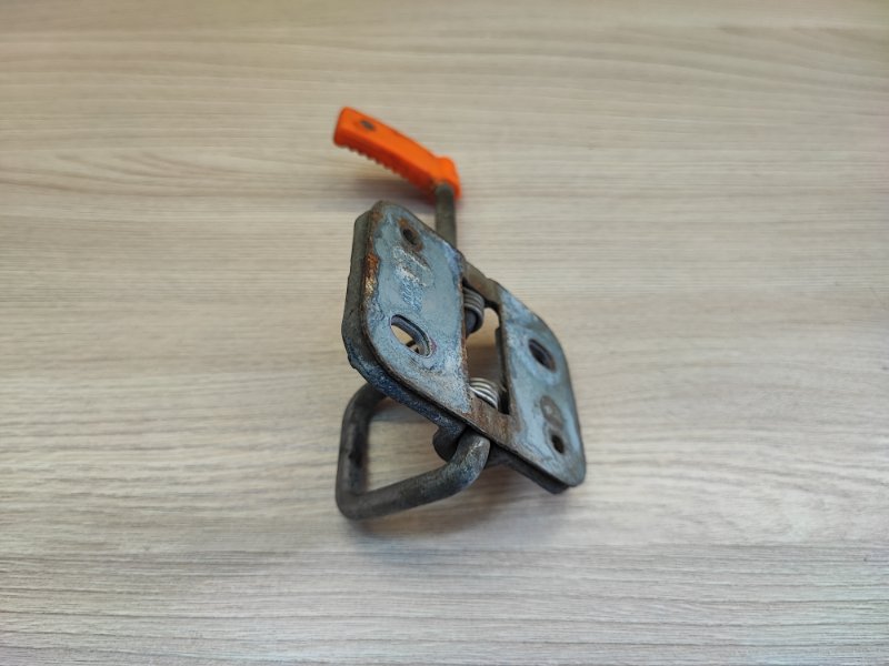 Замок капота