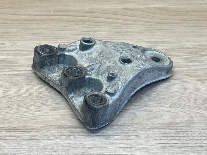 Кронштейн    опоры двигателя