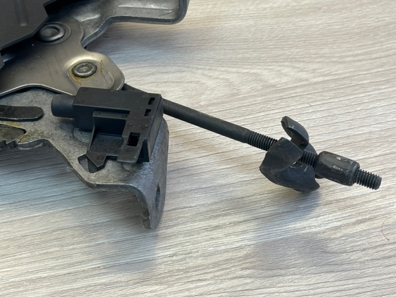 Рычаг стояночного тормоза