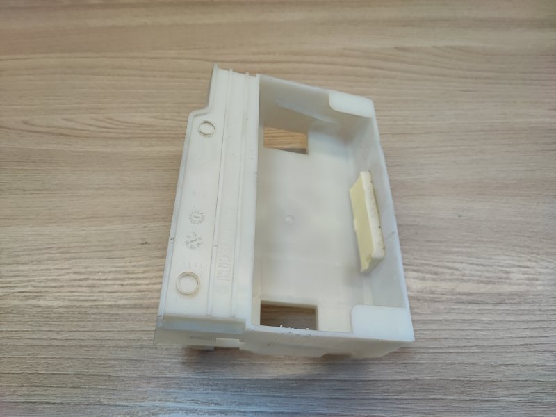 Кронштейн блока кузовной электроники