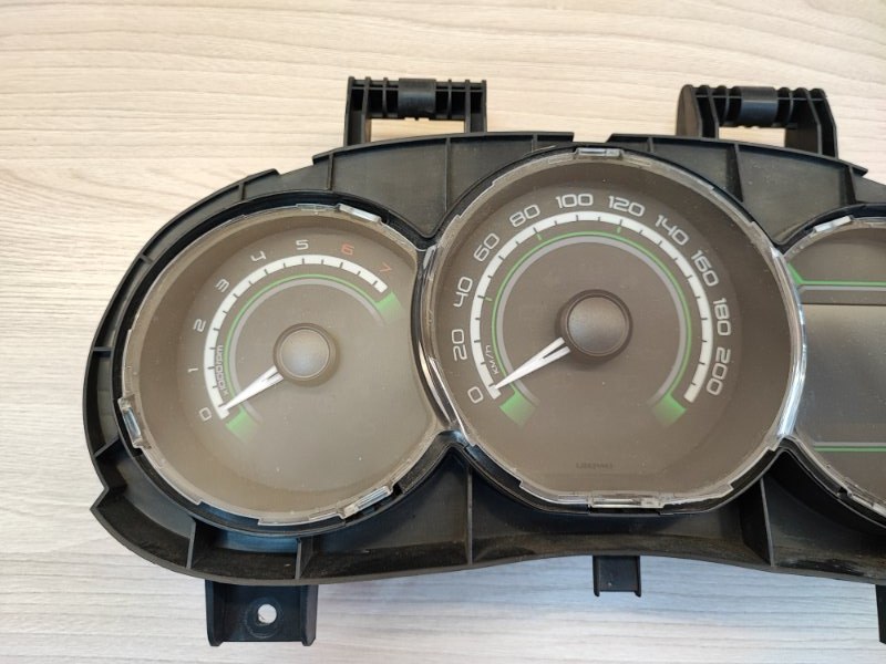 Щиток приборов