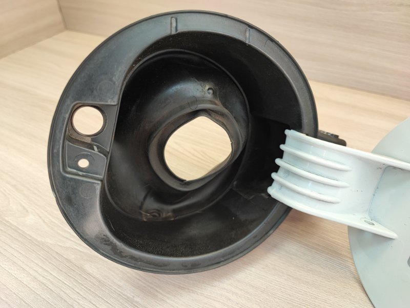 Лючок бензобака