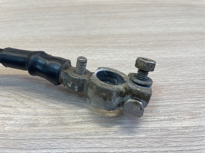 Клемма аккумулятора (минусовая)