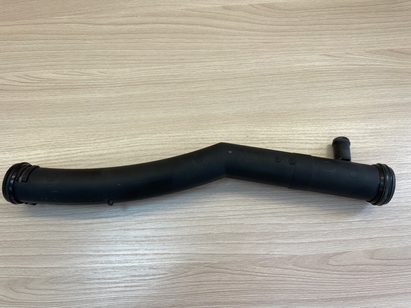 Патрубок радиатора