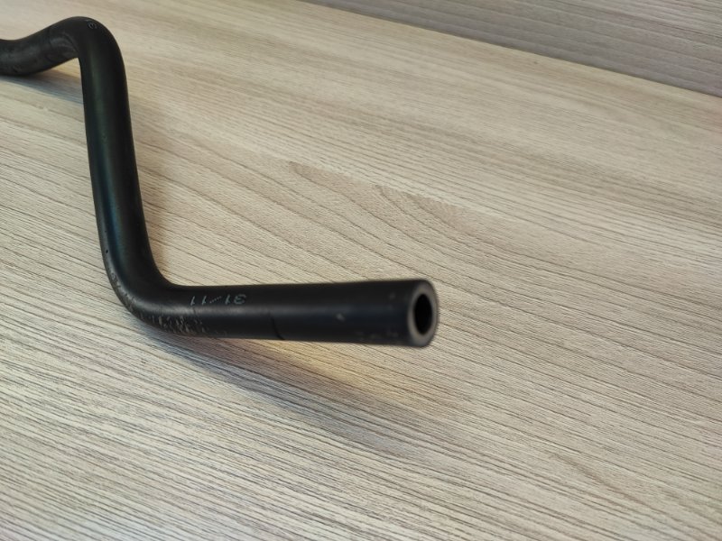 Трубка топливная