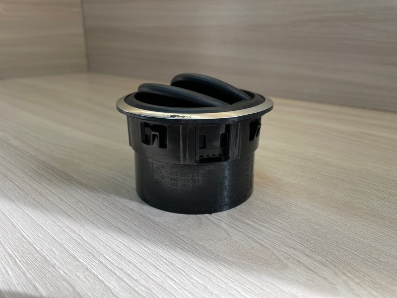 Воздушный дефлектор салона