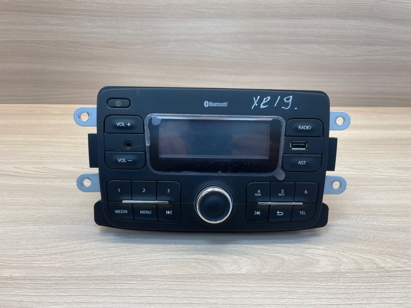 Магнитола штатная