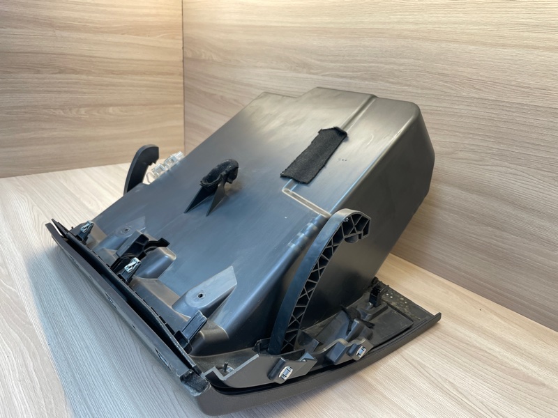 Крышка бардачка