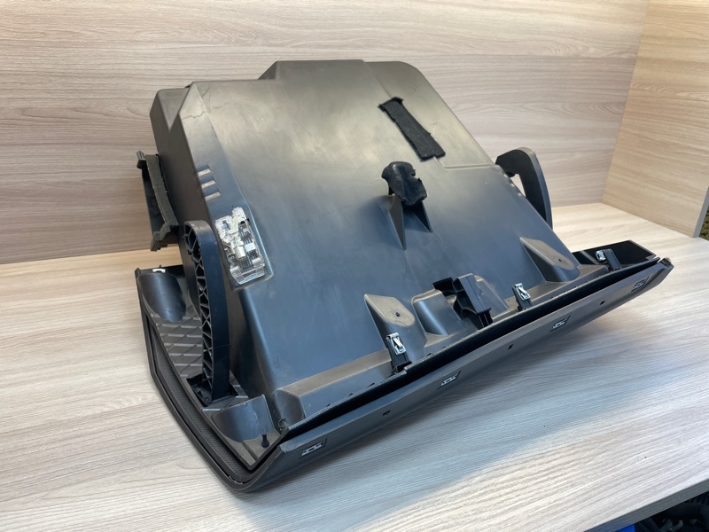 Крышка бардачка