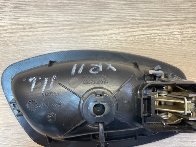 Внутренняя  ручка двери