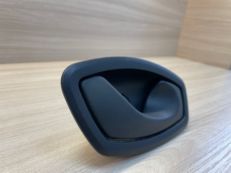 Внутренняя ручка     двери