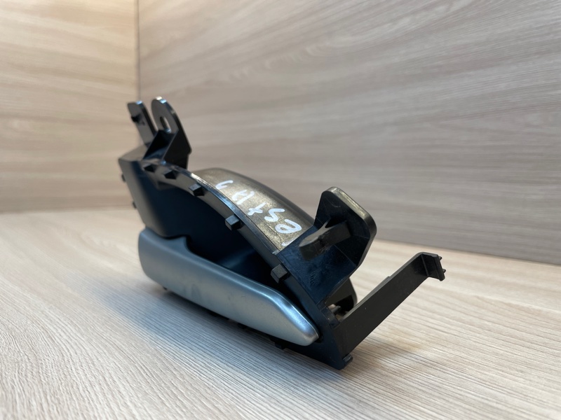 Внутренняя ручка     двери