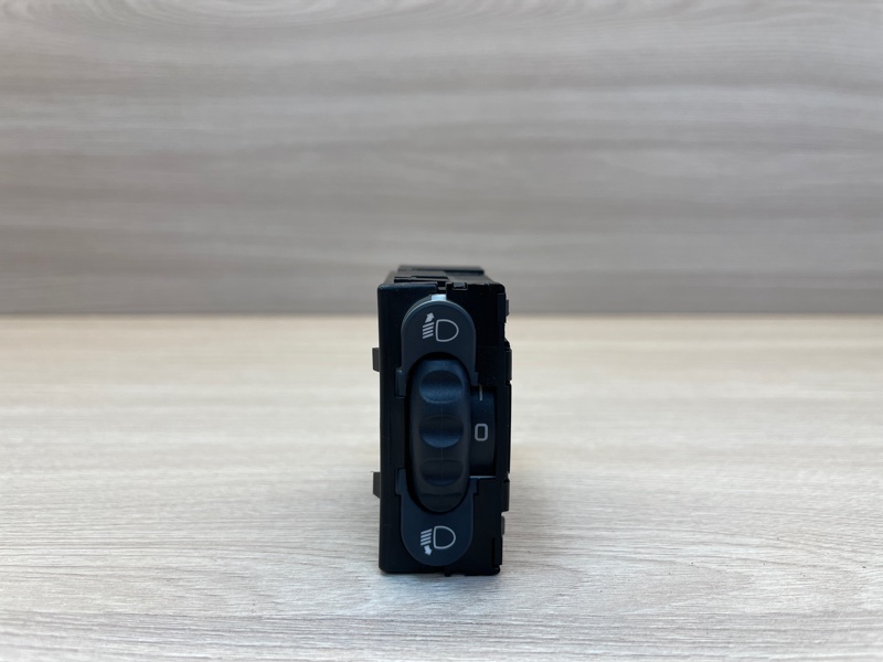 Кнопка корректора фар