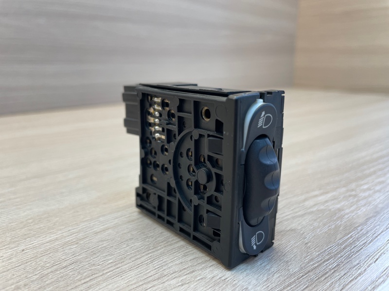 Кнопка корректора фар