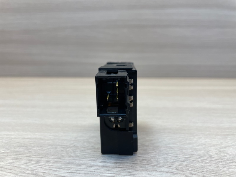 Кнопка корректора фар