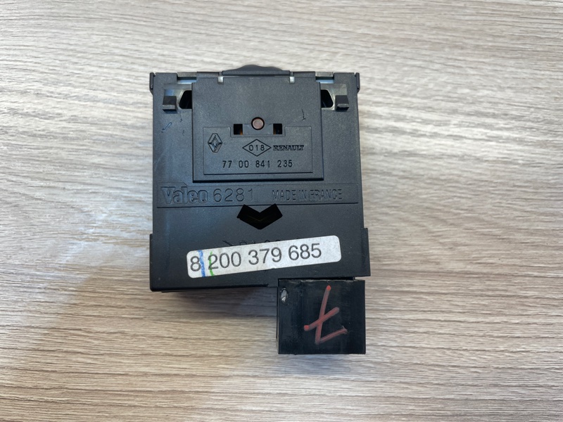 Кнопка корректора фар