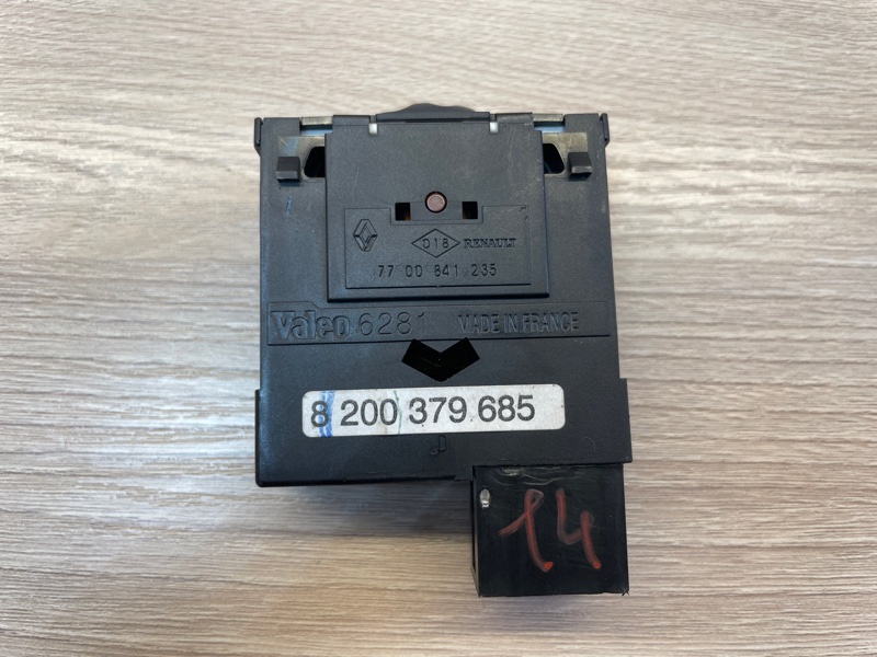 Кнопка корректора фар