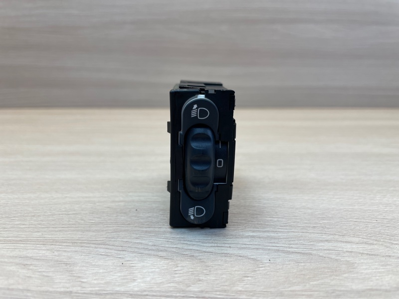 Кнопка корректора фар