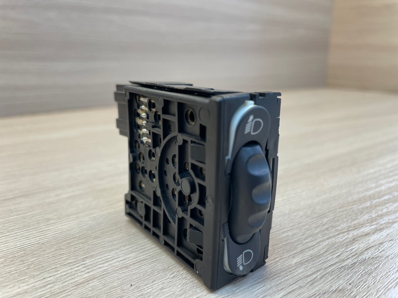 Кнопка корректора фар