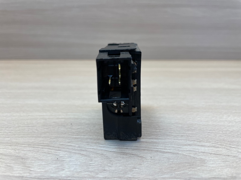 Кнопка корректора фар