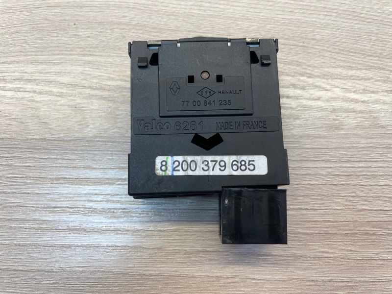 Кнопка корректора фар