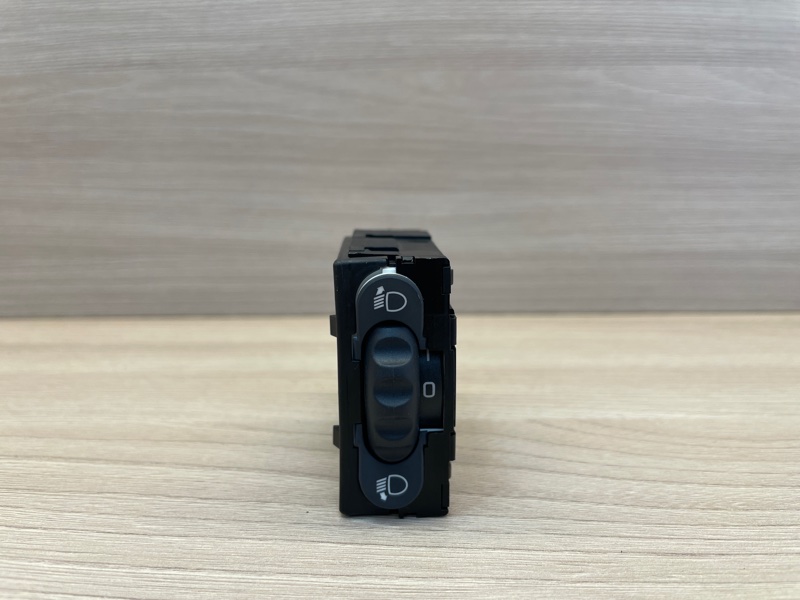 Кнопка корректора фар