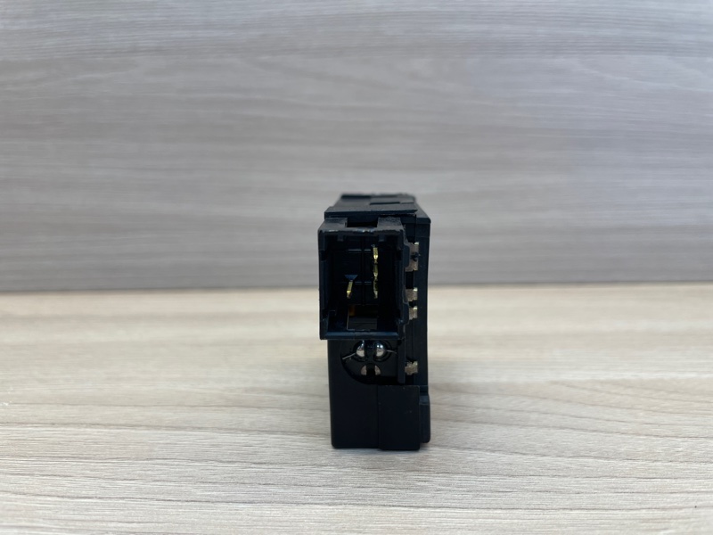 Кнопка корректора фар