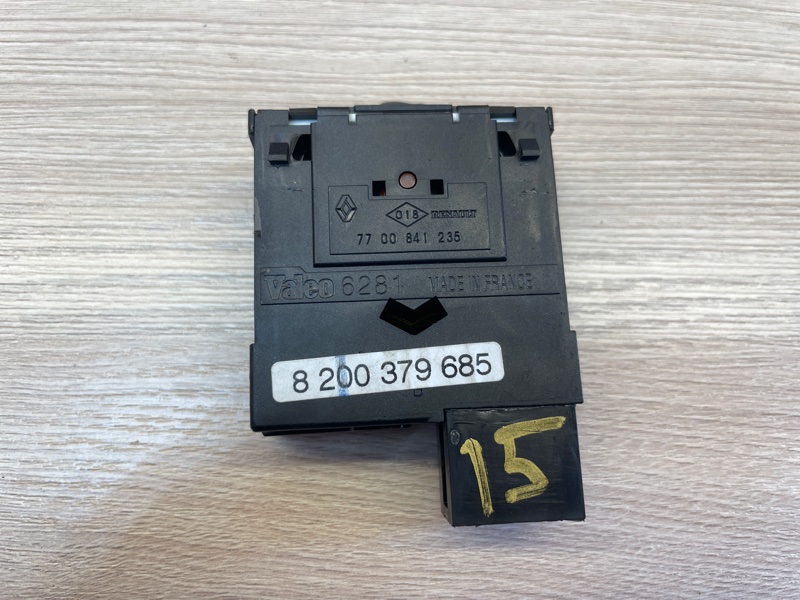 Кнопка корректора фар